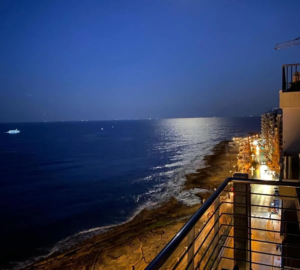 Seaview Tower Apartment スリーマ